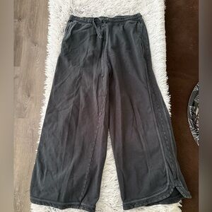 Three Birds Nest 
So comfy Wide Leg Cropped
Charcoal 
Size L

Brand Easal